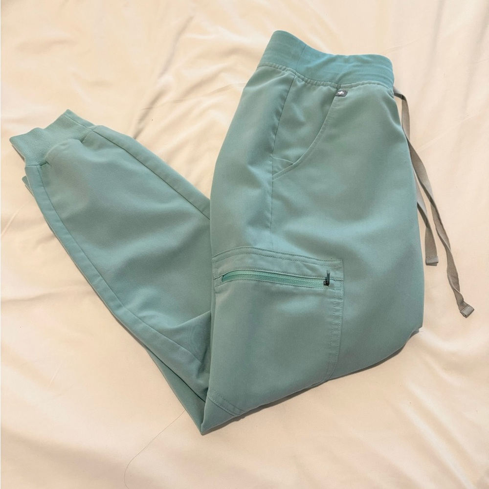 Figs Zamora Jogger Scrub Petite XS pant in Sea Glass